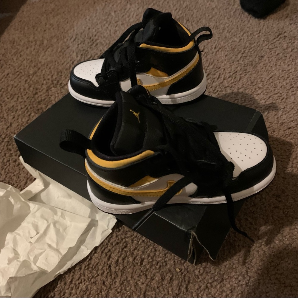 Toddler Air Jordan Mid Black & Yellow